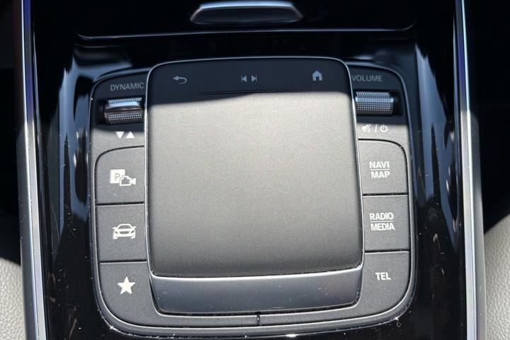 Hvid Mercedes EQB 250 fra 2022