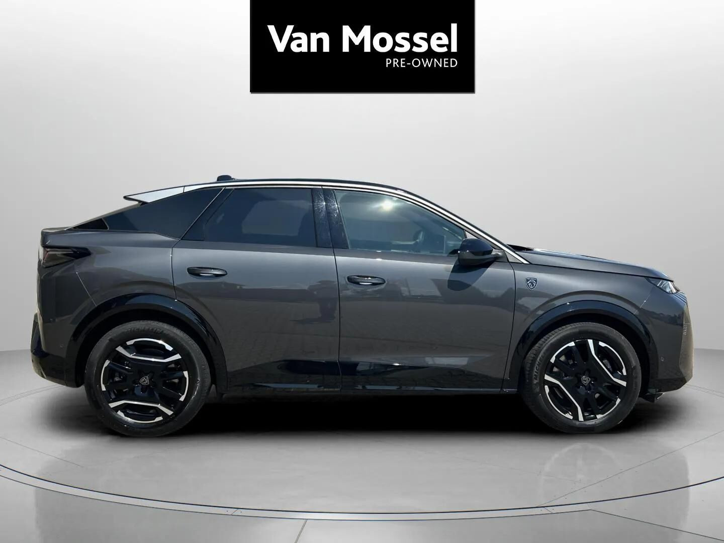 Grå Peugeot e-3008 fra 2025