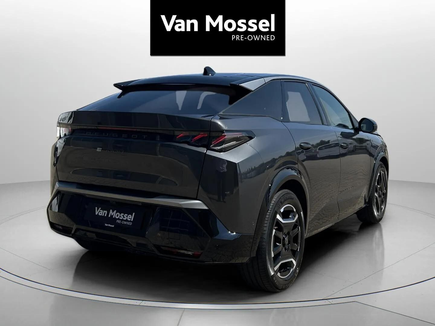 Grå Peugeot e-3008 fra 2025