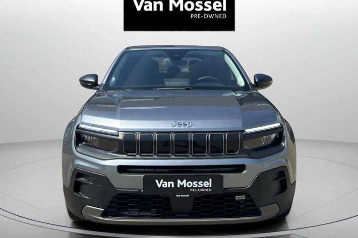 Grå Jeep Avenger fra 2025
