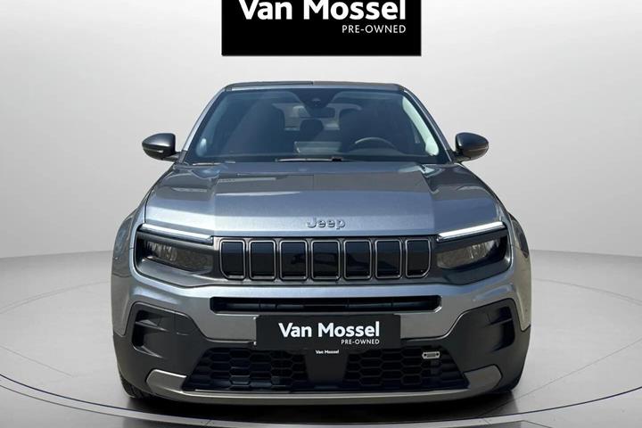 Grå Jeep Avenger fra 2025