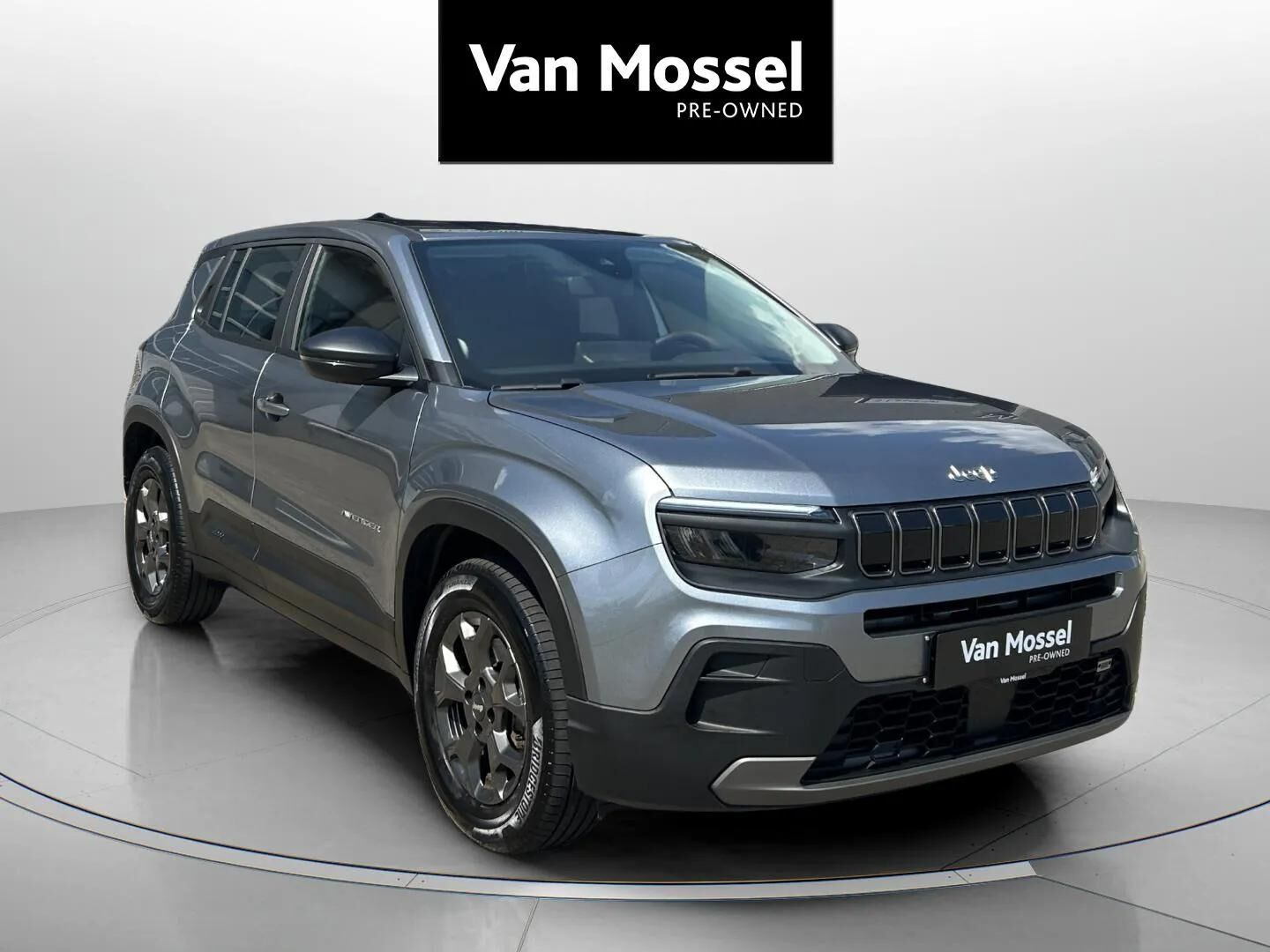 Grå Jeep Avenger fra 2025