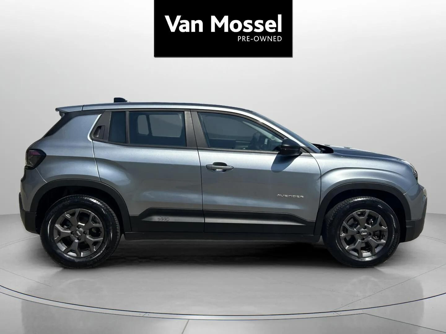 Grå Jeep Avenger fra 2025