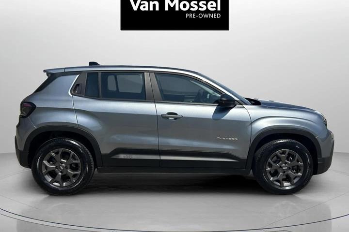 Grå Jeep Avenger fra 2025