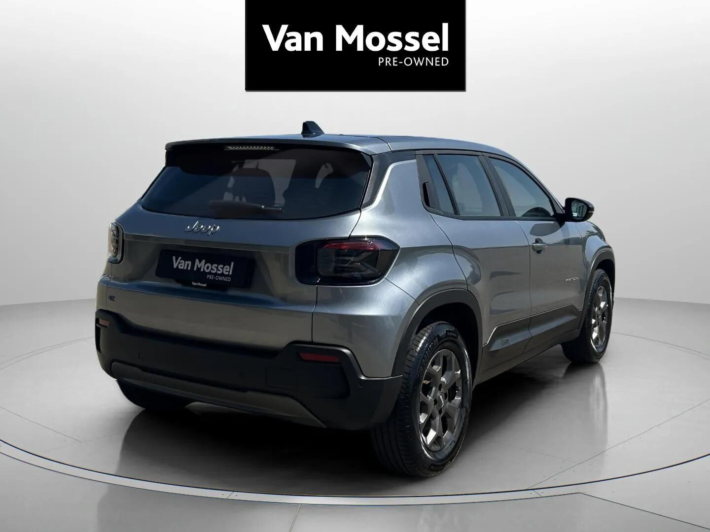 Grå Jeep Avenger fra 2025