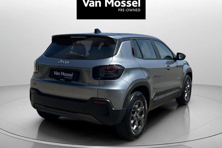 Grå Jeep Avenger fra 2025
