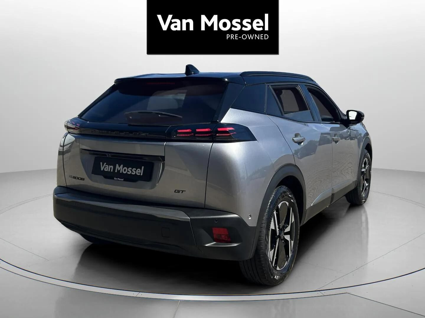 Grå Peugeot e-2008 fra 2025