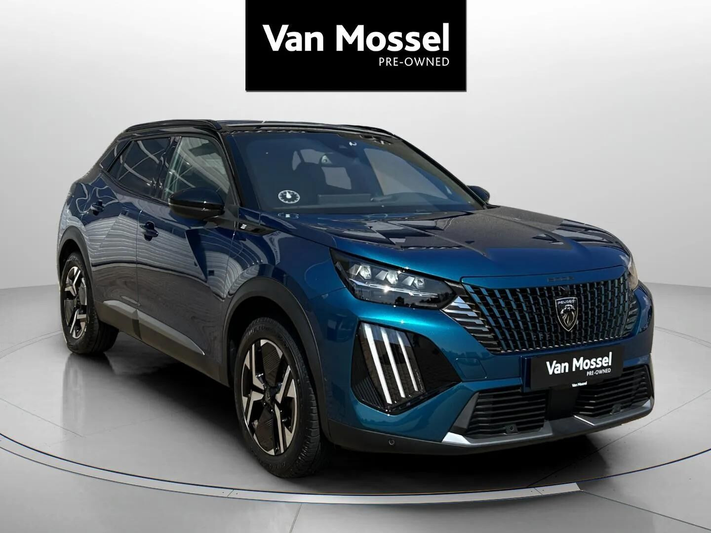 Blå Peugeot e-2008 fra 2025
