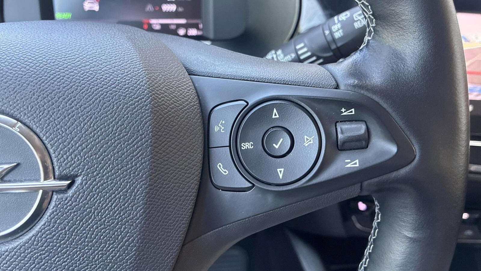 Hvid Opel Corsa-e fra 2023
