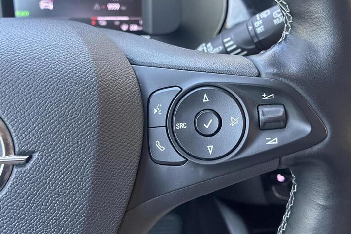 Hvid Opel Corsa-e fra 2023