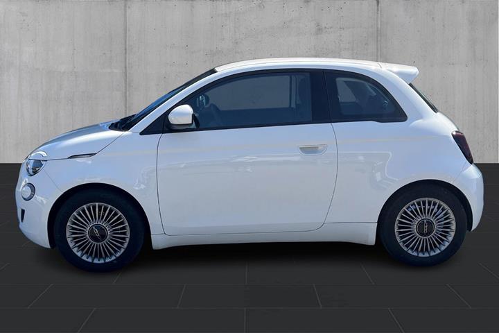 Hvid Fiat 500e fra 2023