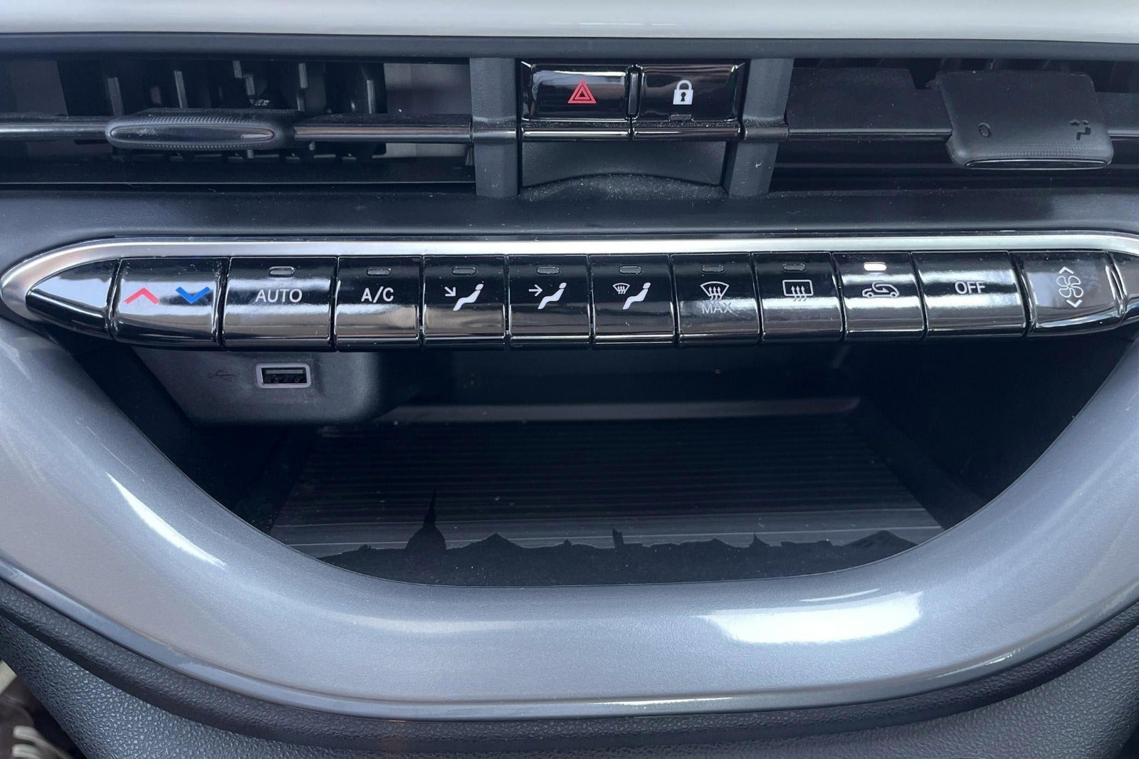 Hvid Fiat 500e fra 2023