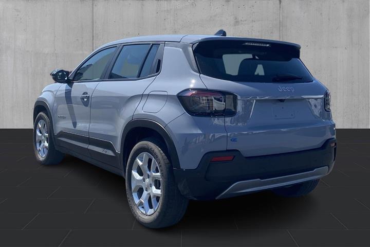Grå Jeep Avenger fra 2025