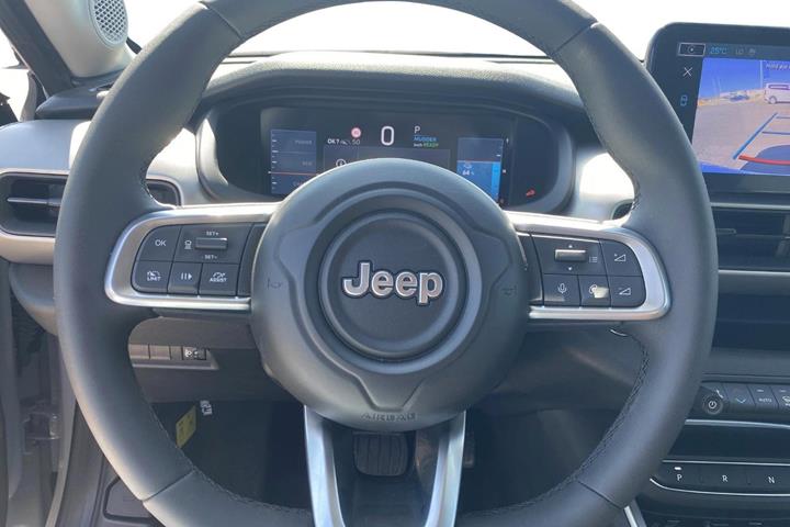 Grå Jeep Avenger fra 2025