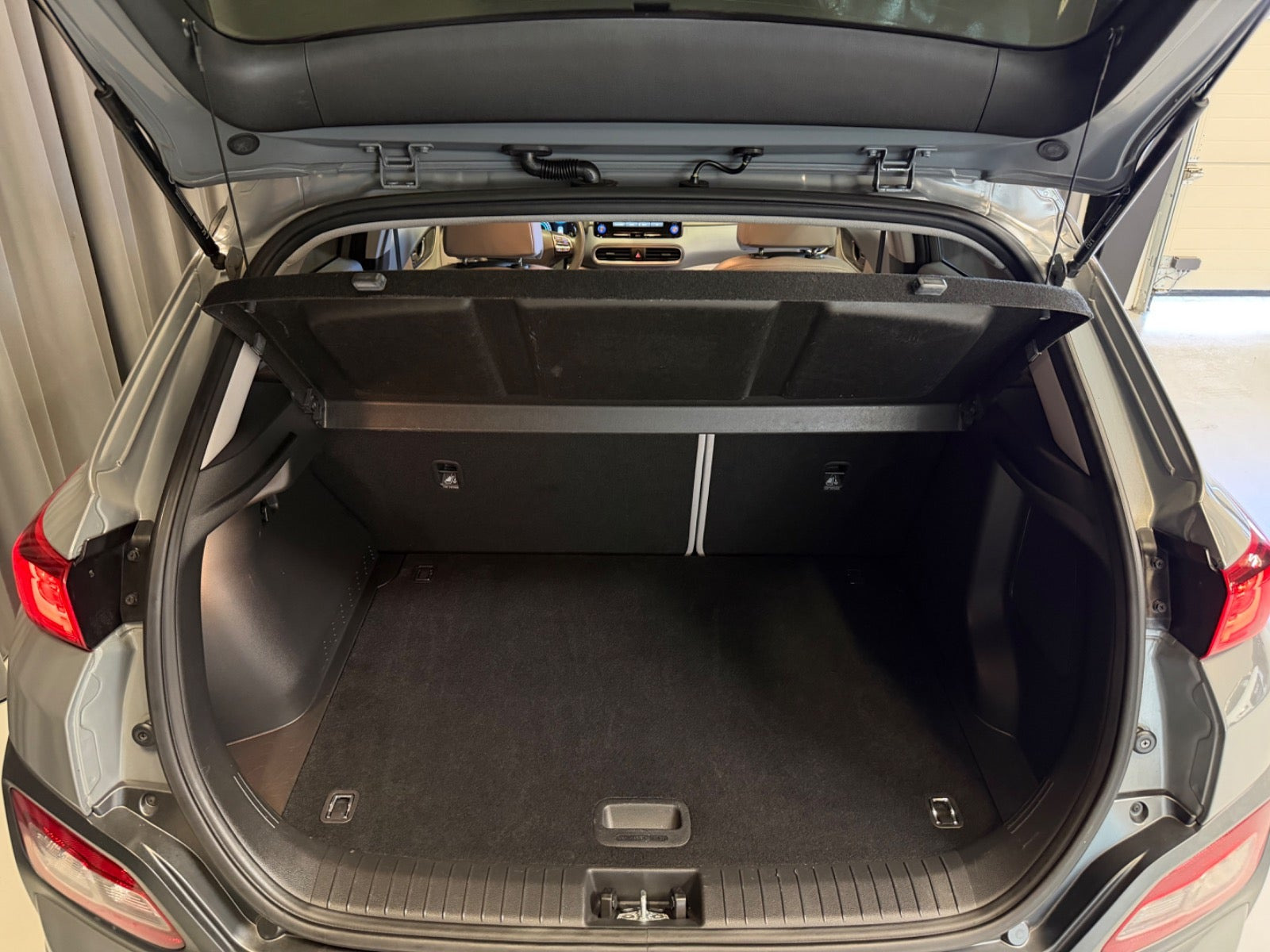 Grå Hyundai Kona fra 2020