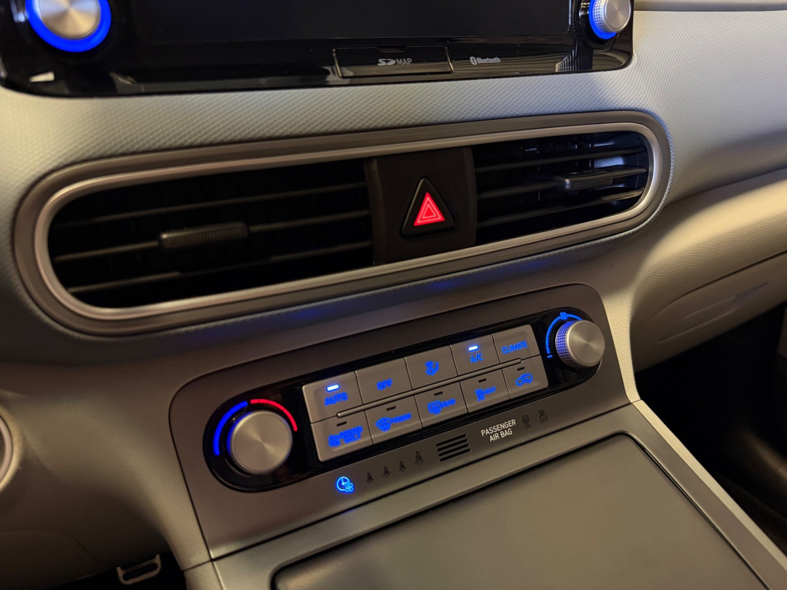 Grå Hyundai Kona fra 2020