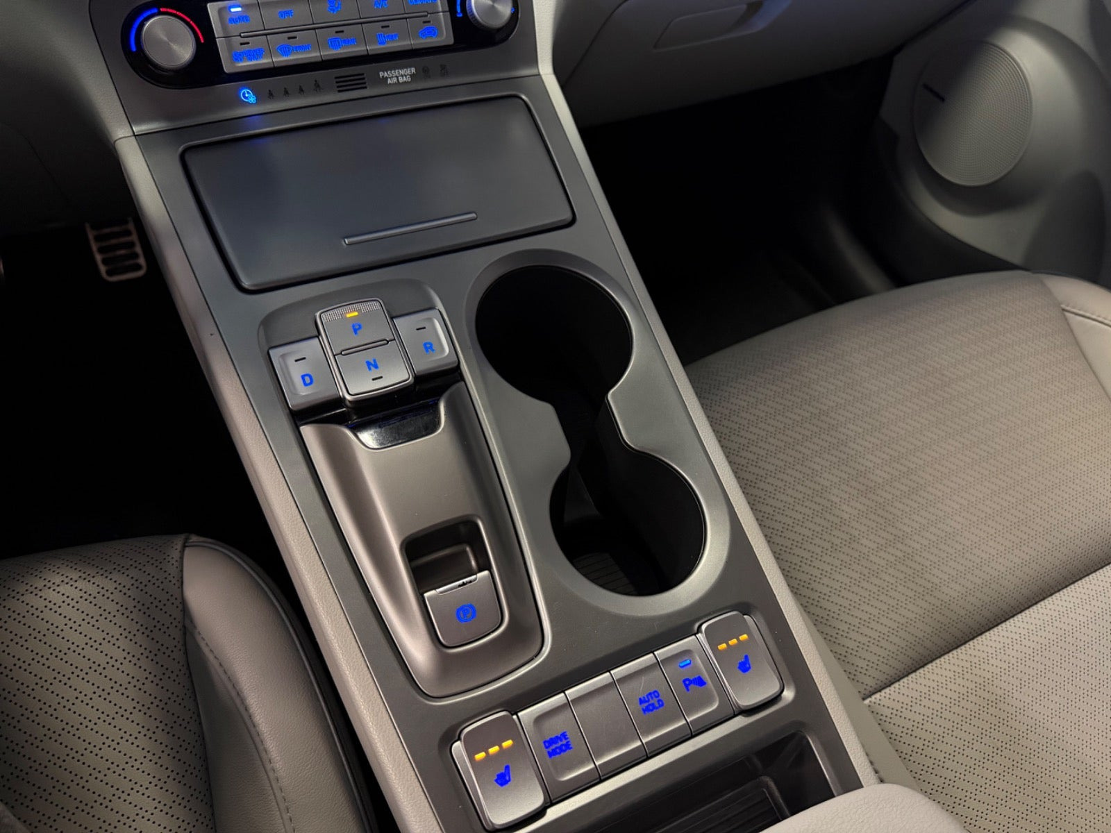 Grå Hyundai Kona fra 2020