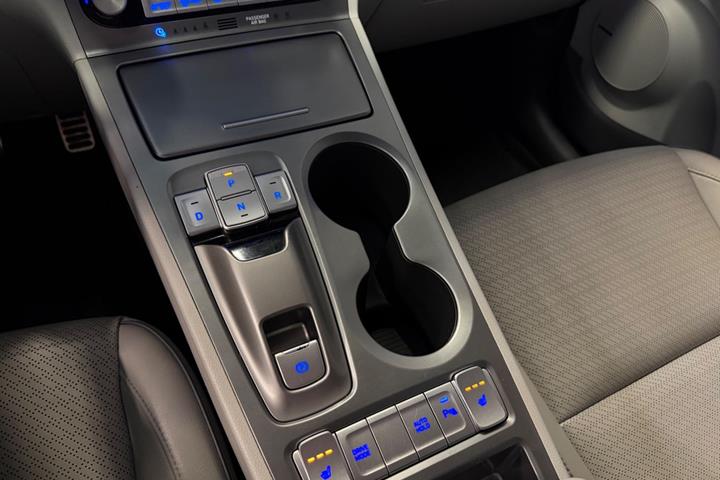 Grå Hyundai Kona fra 2020