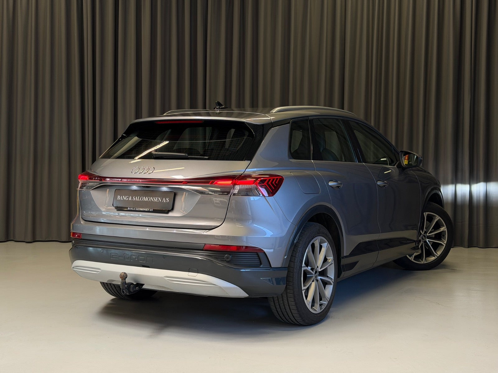 Grå Audi Q4 e-tron fra 2022