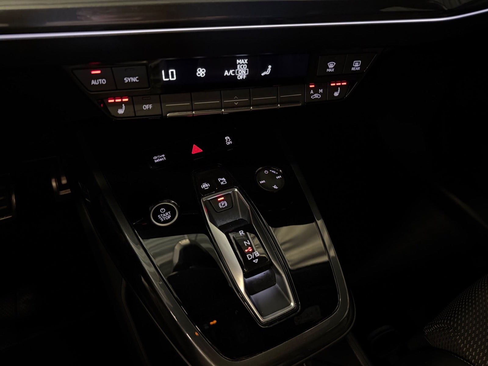 Grå Audi Q4 e-tron fra 2022