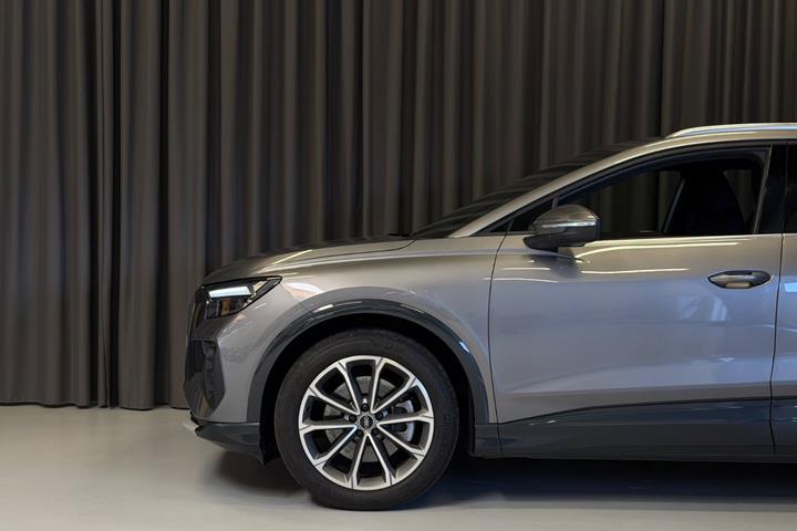Grå Audi Q4 e-tron fra 2022