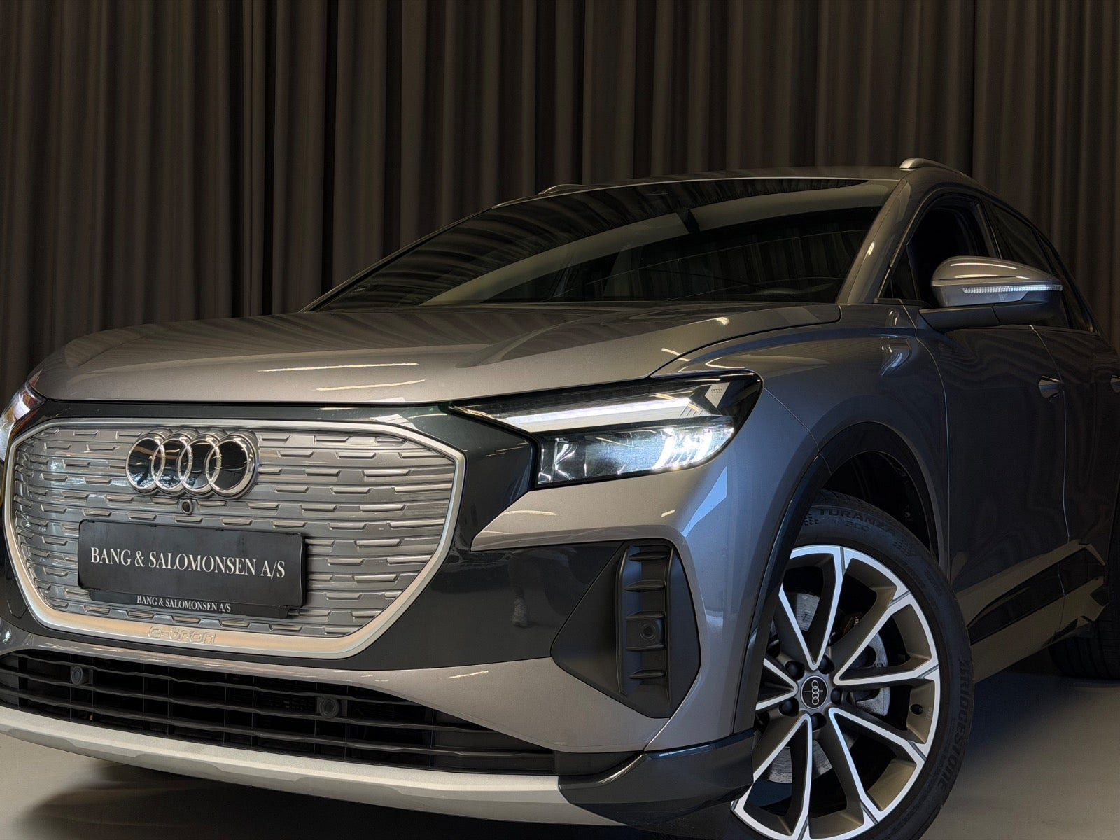 Grå Audi Q4 e-tron fra 2022