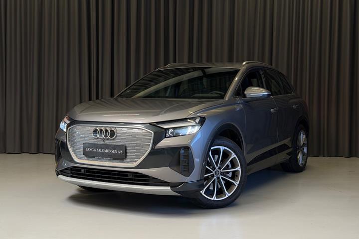 Grå Audi Q4 e-tron fra 2022 set udefra