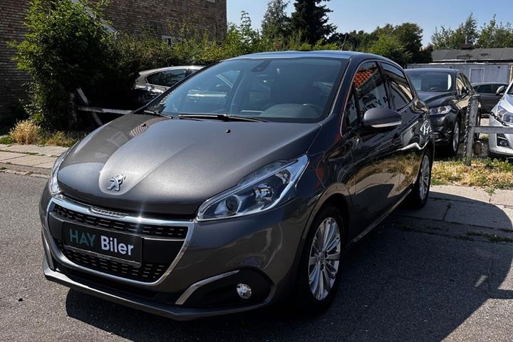 Grå Peugeot 208 fra 2020