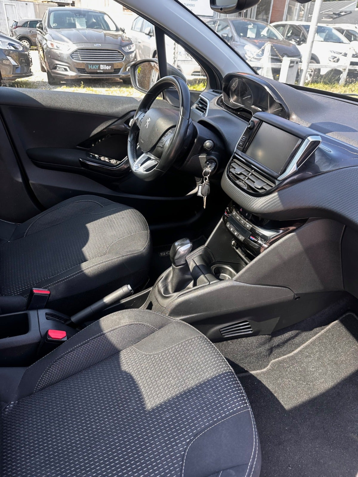 Grå Peugeot 208 fra 2020