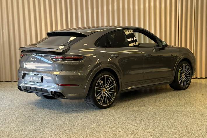 Grå Porsche Cayenne fra 2020