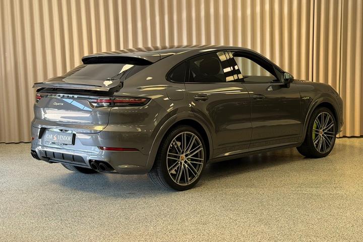 Grå Porsche Cayenne fra 2020
