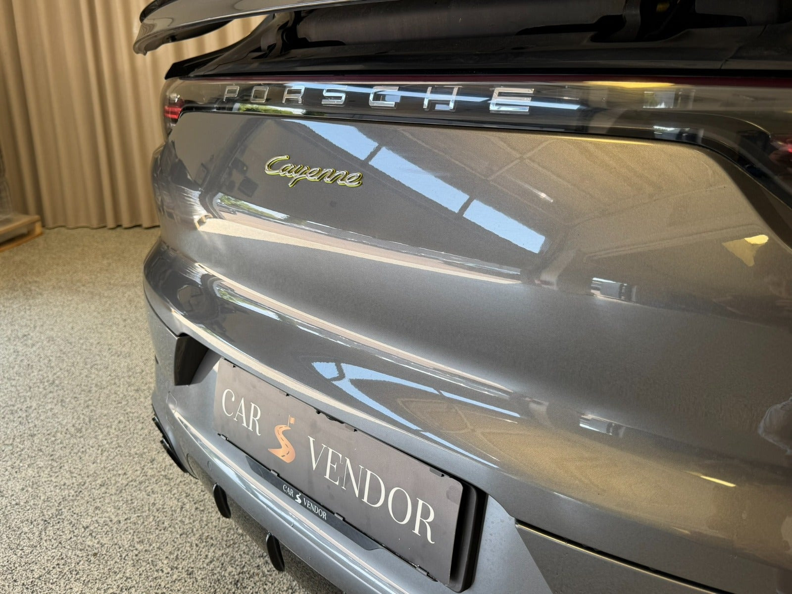 Grå Porsche Cayenne fra 2020