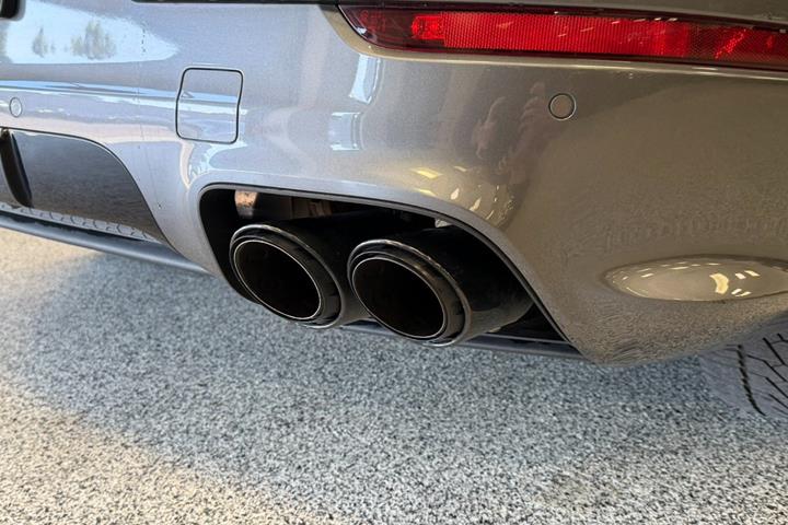 Grå Porsche Cayenne fra 2020