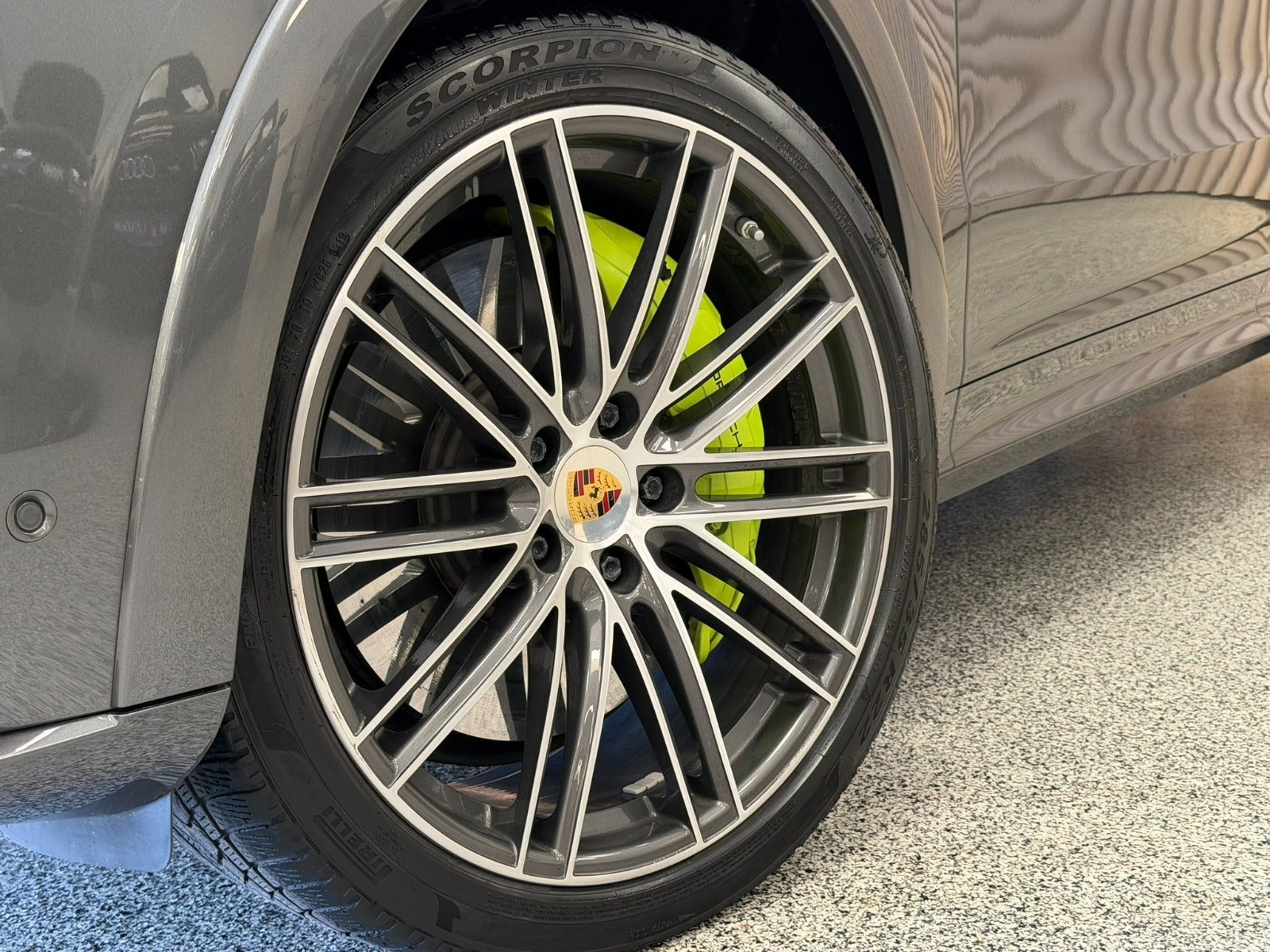 Grå Porsche Cayenne fra 2020