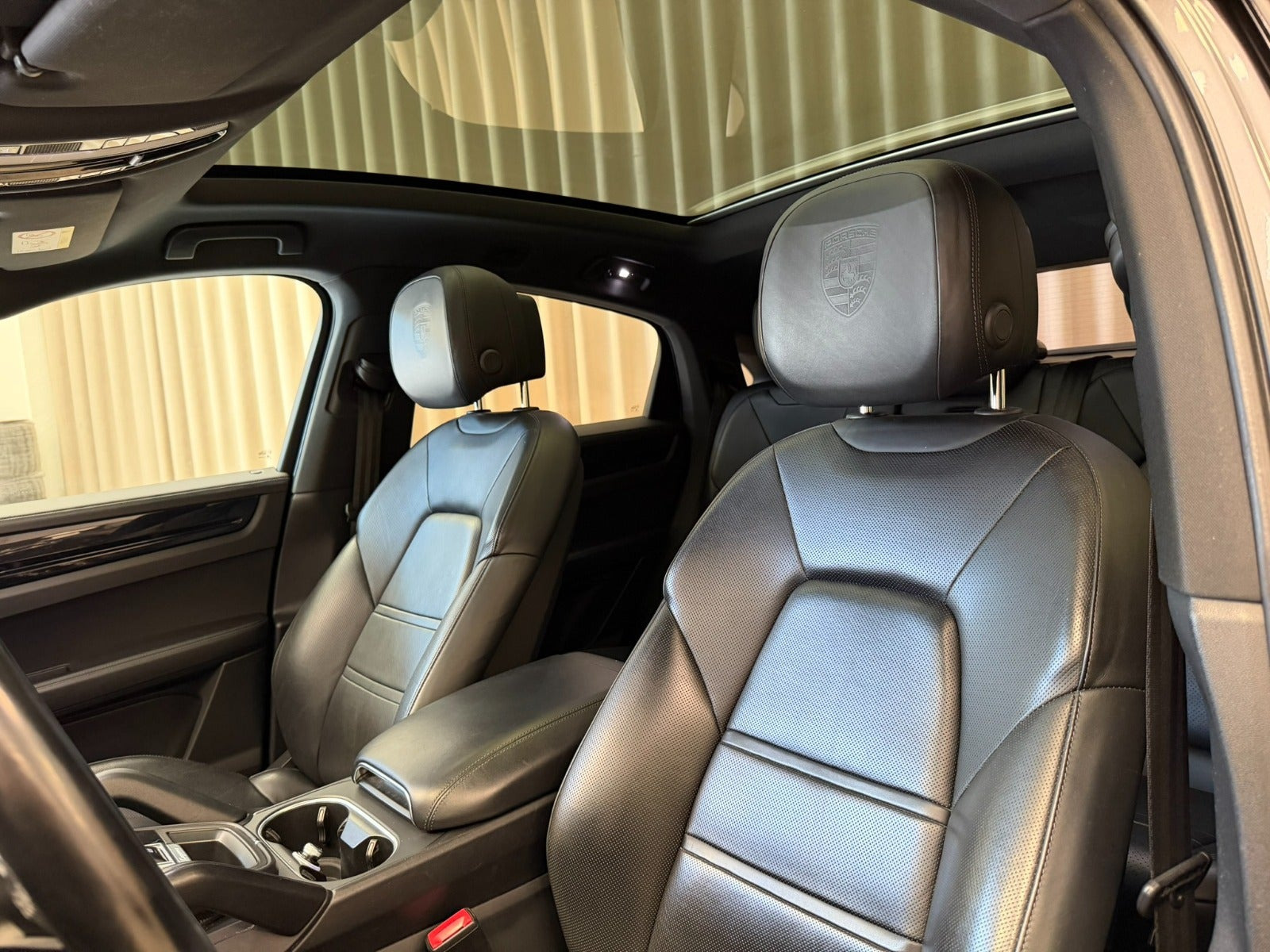 Grå Porsche Cayenne fra 2020