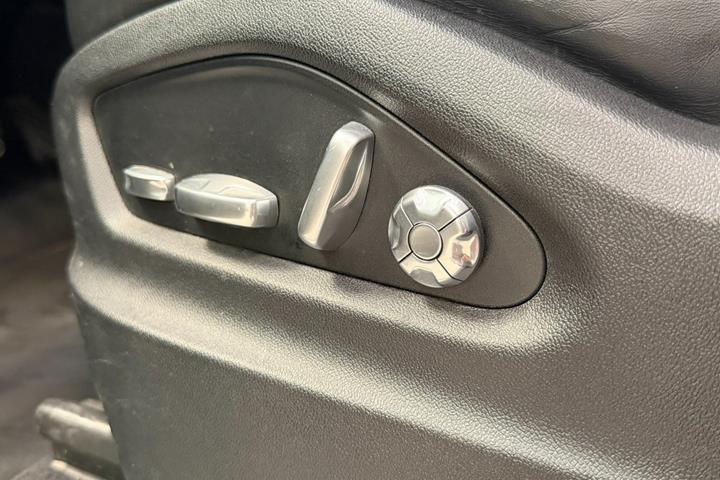 Grå Porsche Cayenne fra 2020