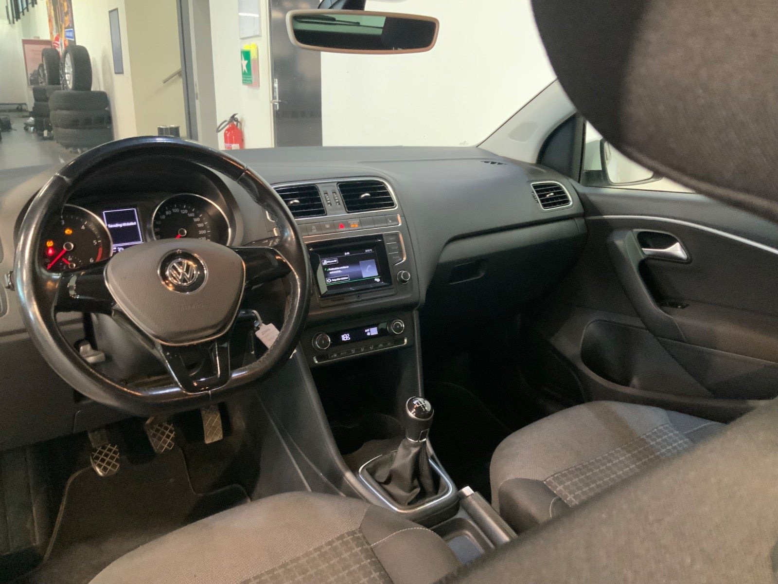 Hvid VW Polo fra 2016