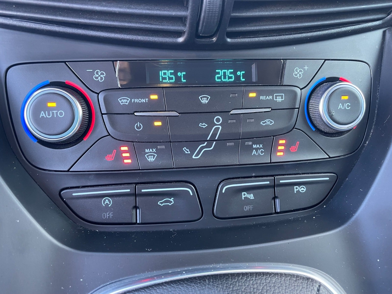 Blå Ford C-MAX fra 2019