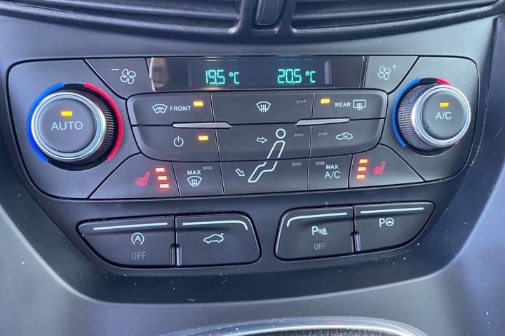 Blå Ford C-MAX fra 2019