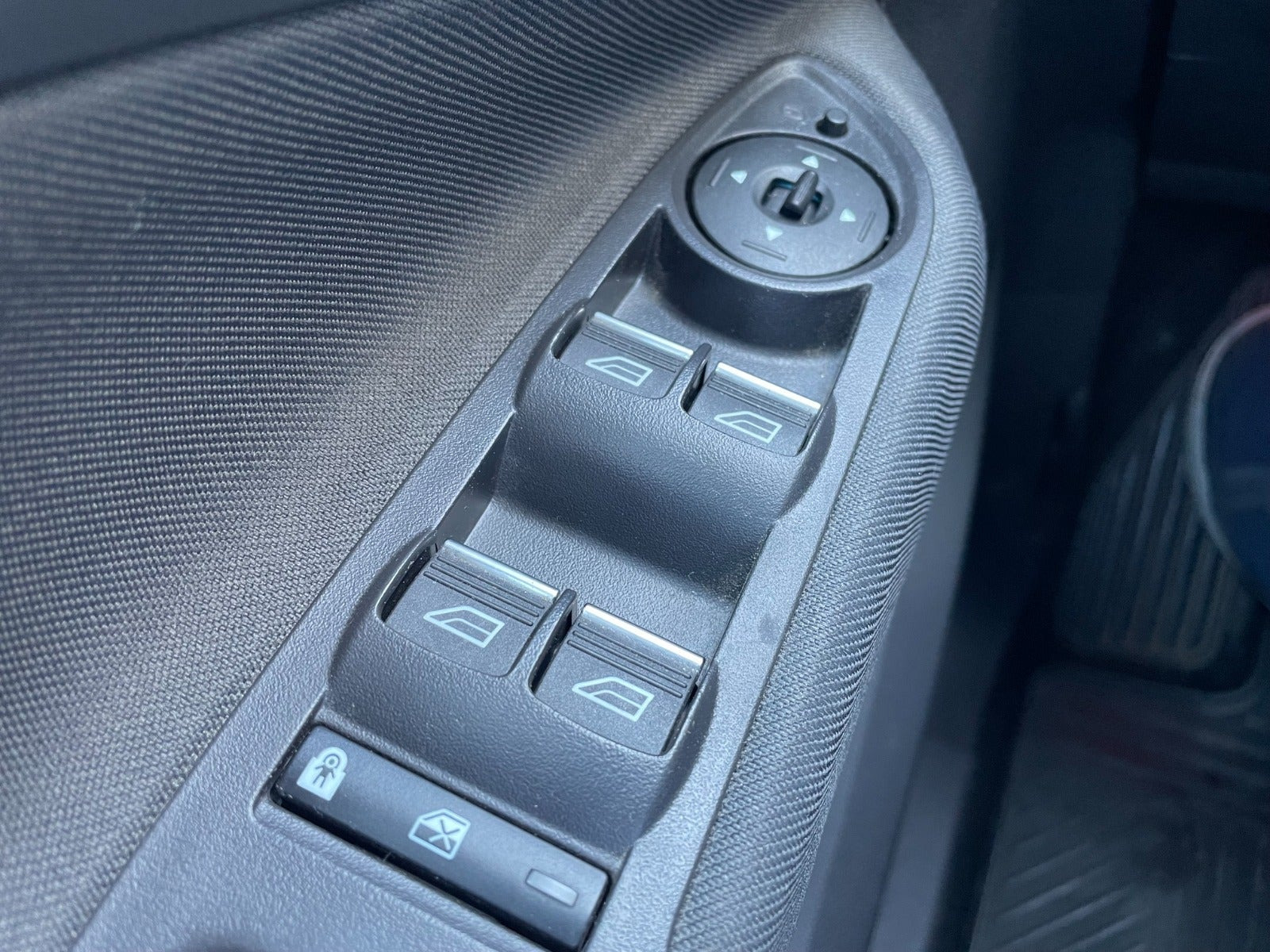 Blå Ford C-MAX fra 2019