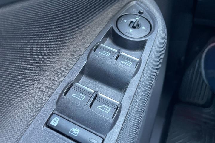 Blå Ford C-MAX fra 2019