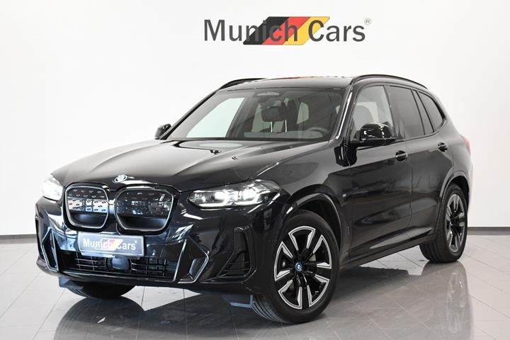 Sort BMW iX3 fra 2025 set udefra