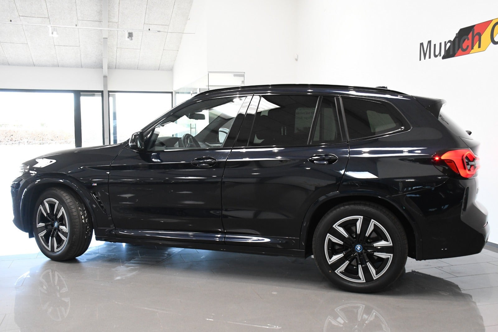 Sort BMW iX3 fra 2025