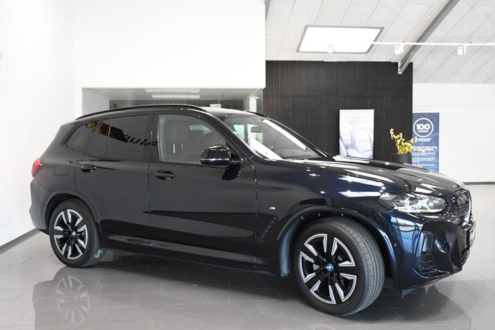 Sort BMW iX3 fra 2025