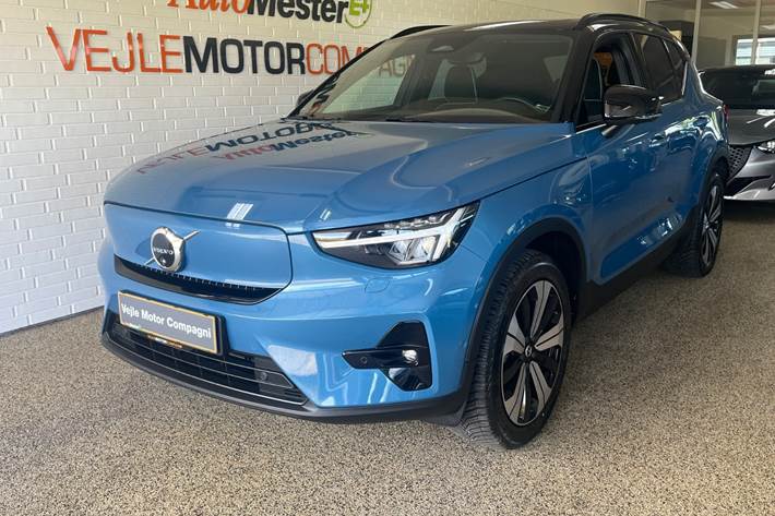 Blå Volvo XC40 fra 2023