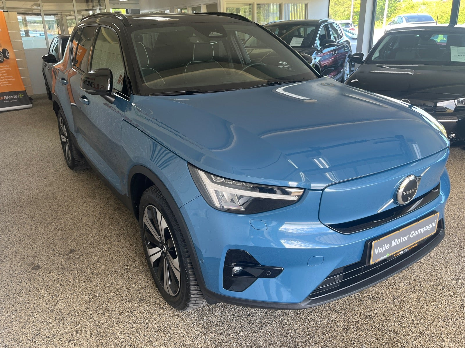Blå Volvo XC40 fra 2023