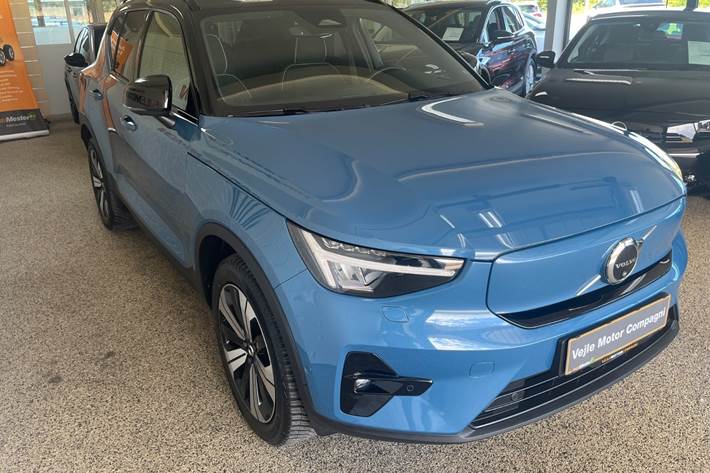 Blå Volvo XC40 fra 2023
