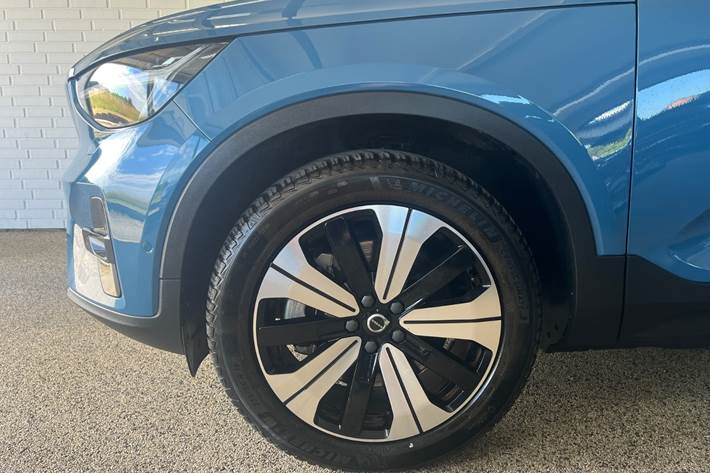 Blå Volvo XC40 fra 2023