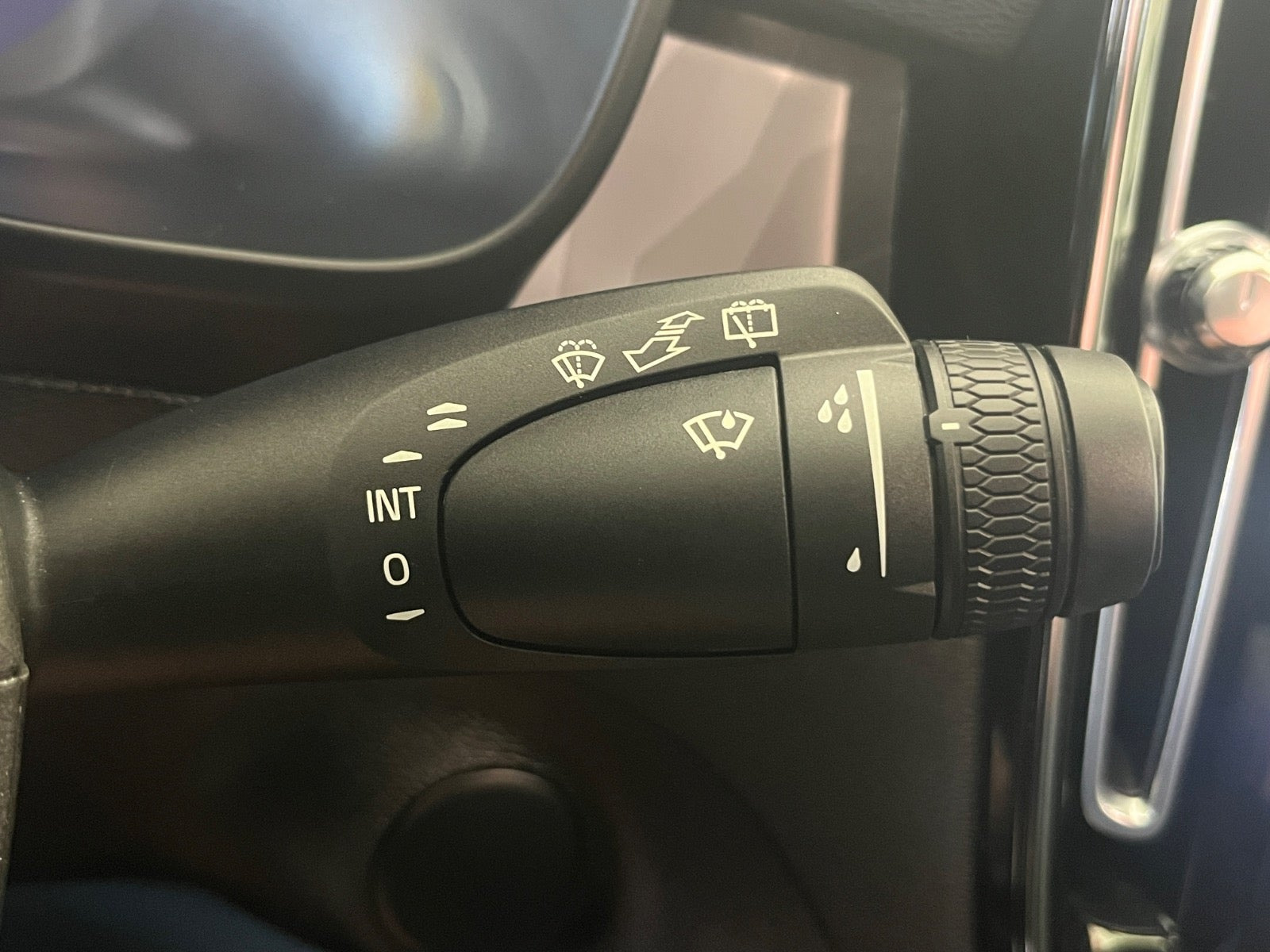 Blå Volvo XC40 fra 2023