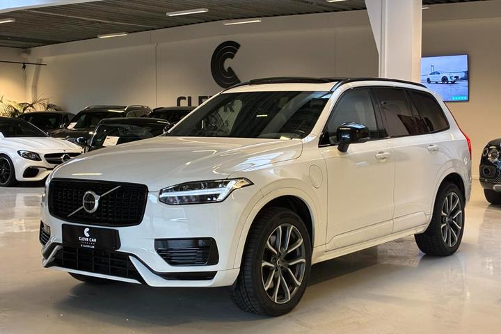 Hvid Volvo XC90 fra 2020 set udefra